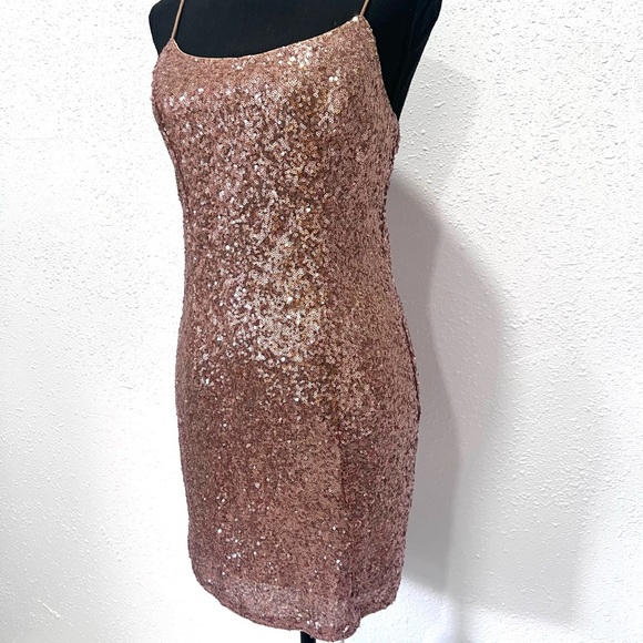 Lulu's Shimmering Rose Gold Sequin bodycon Mini Dress M - Picture 5 of 9